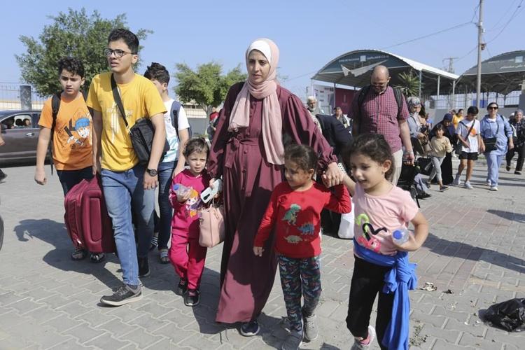 Diplomatic efforts to pause fighting gain steam as Israeli ground troops push toward Gaza City