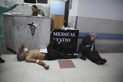 ɫֱ doctor trapped in Gaza volunteers at hospital, urges entry of medical aid