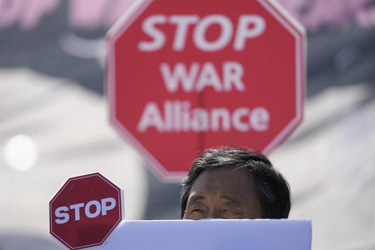 US, South Korea hold drills as North sub test-fires missiles