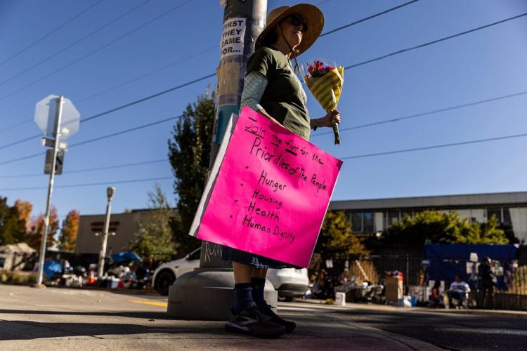 ��ɫtv Guard members from Texas are in Illinois in Trump's latest move to send troops to cities