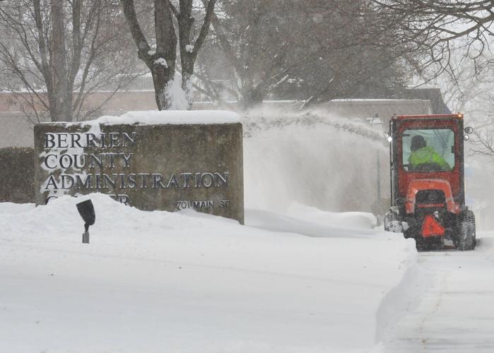 Icy highways leave drivers stuck in Mississippi as freezing US temperatures persist