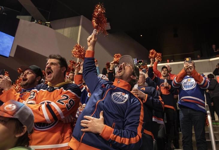 Edmonton Oilers ask fans to 'refrain from throwing things on the ice' at Rogers Place