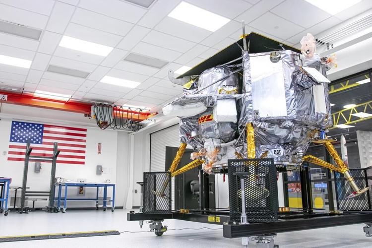 Moon landing attempt by US company appears doomed after 'critical' fuel leak
