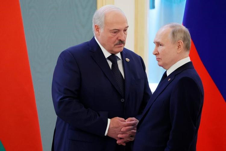 Putin, Lukashenko hold talks on defense, economic ties