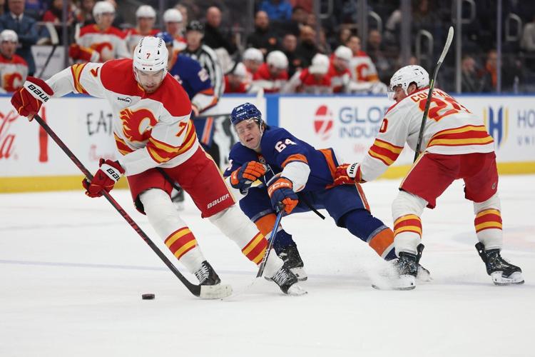 Holmstrom scores twice as Islanders hold on to beat Flames 3-2