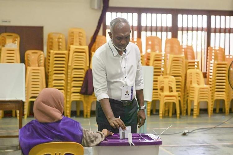 Maldives opposition candidate Mohamed Muiz wins the presidential runoff, local media say