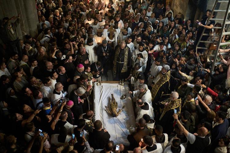 PHOTO COLLECTION: Good Friday Around the World