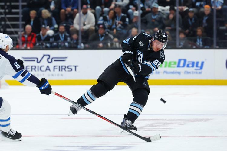 Schmaltz scores twice as Mammoth ground Jets 5-3