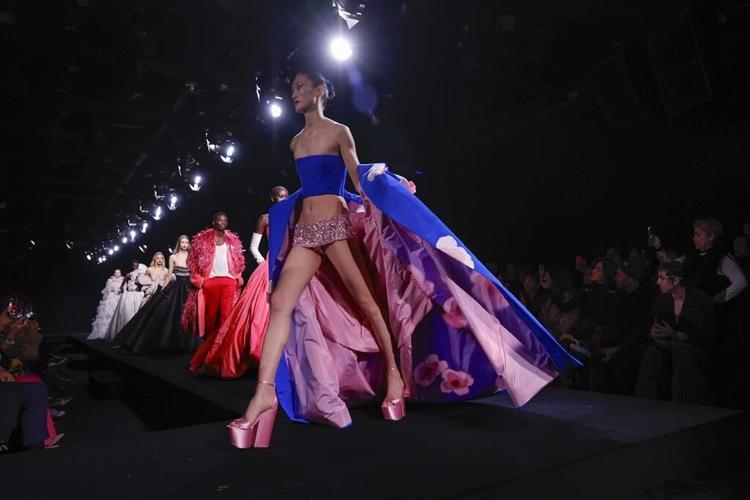 Couture season ends with disco, celebrity, classic glamour