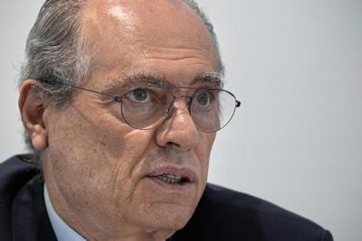 Top Lebanese official in IMF talks calls for central bank head to resign amid corruption allegations