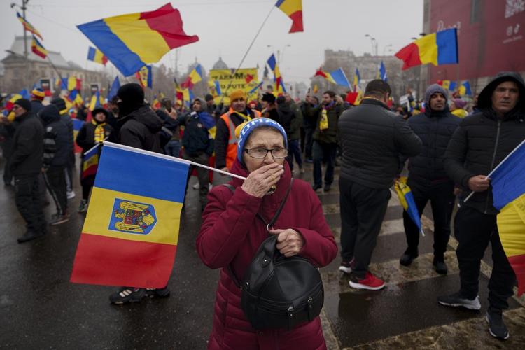 Tens of thousands of anti-government protesters hold rally ahead of Romania's election rerun