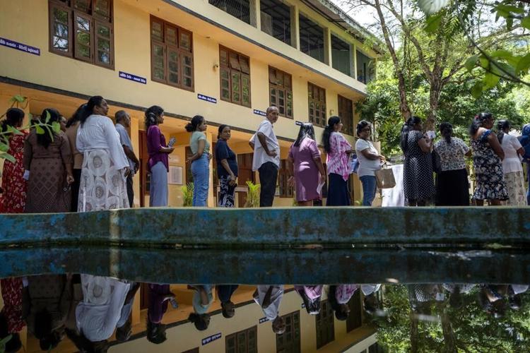 Voting ends in Sri Lanka to choose a president and a way out of years of turmoil