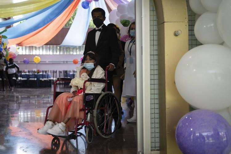 How a Mexico City hospital transforms into a coming-of-age celebration for its patients