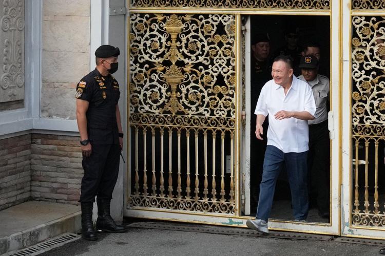 Former Thai prime minister Thaksin Shinawatra freed early from parole after receiving royal pardon
