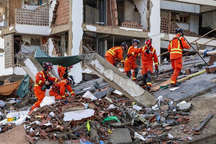 Venezuelan medics fear infections from quake injuries as search for untold dead continues