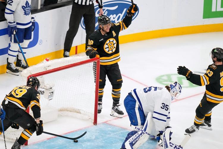 Pastrnak scores twice, hits 400-goal milestone as Bruins beat Maple Leafs 5-3