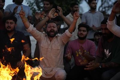 Indian troops kill 2 rebels in Kashmir in ongoing operations