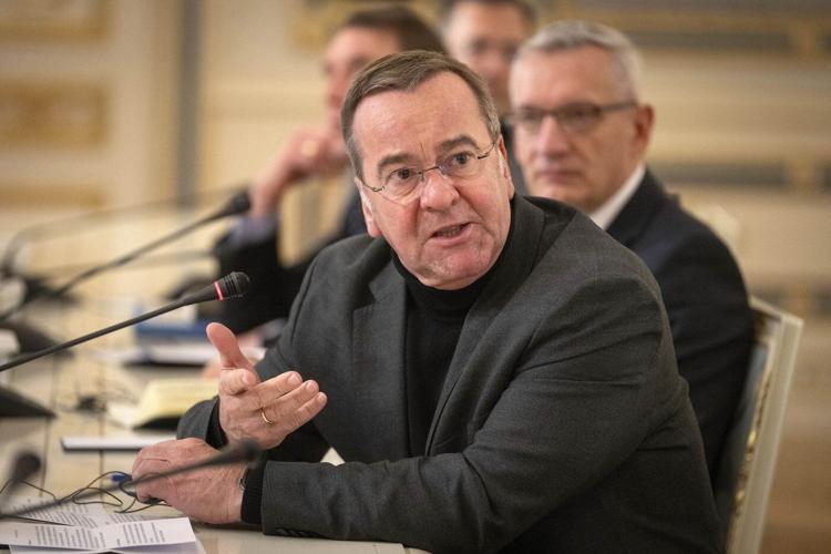 Zelenskyy, Macron discuss Western troop deployment in Ukraine before German defense chief visits