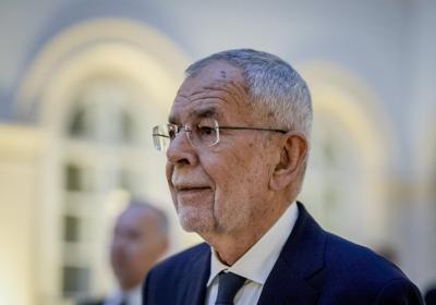 Moldova's first dog nips Austrian president on the hand during official visit