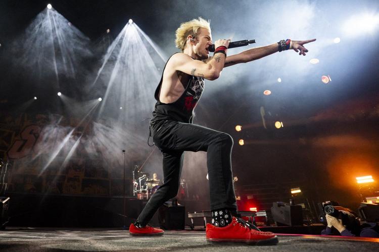 Amid flames, mosh pits and fury, Sum 41 blazes through farewell concert