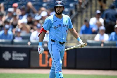 Blue Jays OF Anthony Santander still not swinging because of partial shoulder dislocation