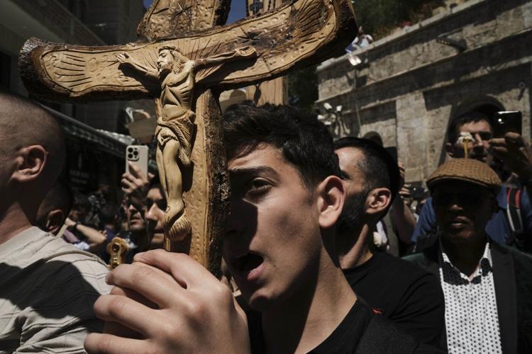 PHOTO COLLECTION: Good Friday Around the World