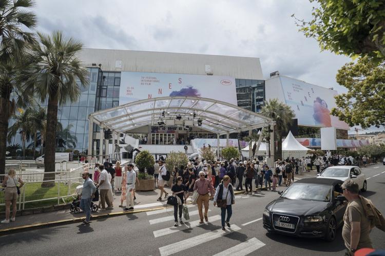 Cannes set to open with a 3-film salute to Ukraine and De Niro getting an honorary Palme d'Or