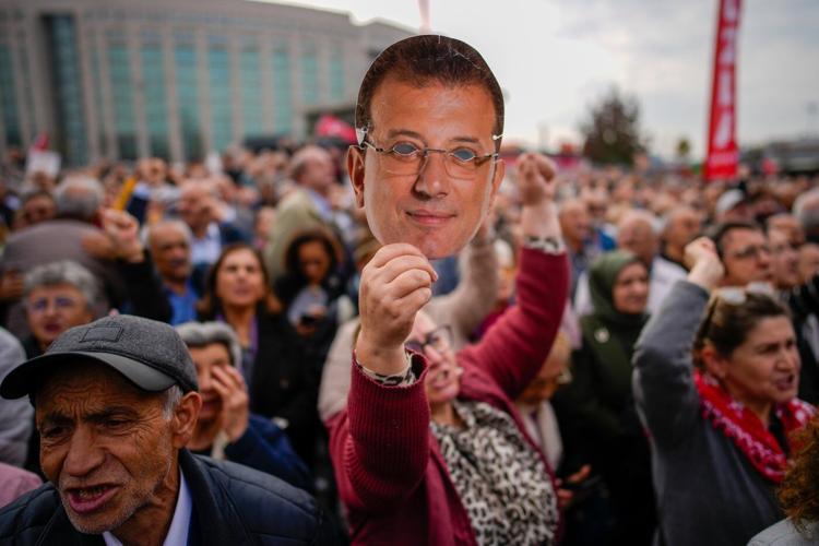 Imprisoned mayor of Istanbul questioned over espionage charges