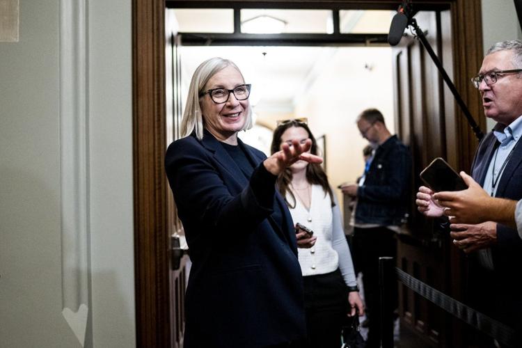 Jobs minister urges striking Canada Post union to respond to latest offer