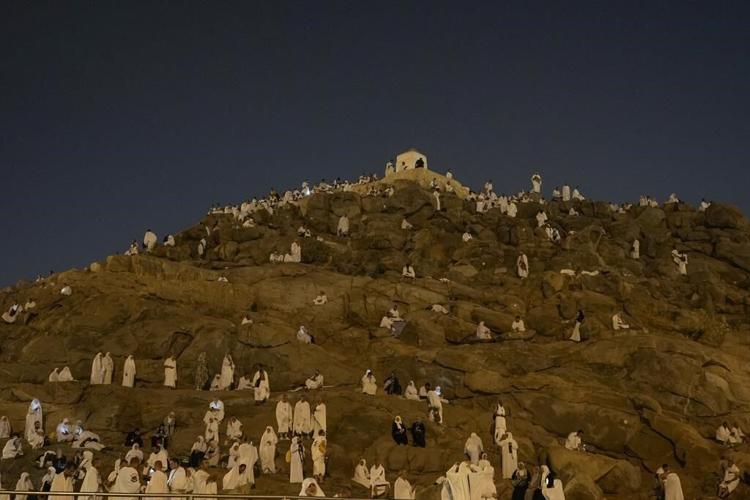 Pilgrims commence the final rites of Hajj as Muslims celebrate Eid al-Adha