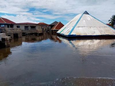 Boat capsizes amid floods in southeast Nigeria; 76 missing