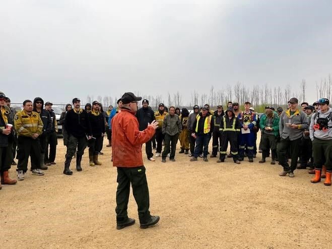 Light rain expected to help Fort McMurray wildfire as Grande Prairie blaze to grow