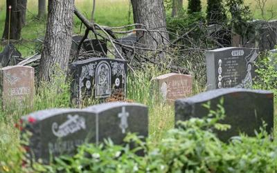 Des familles sont exaspérées par les délais au cimetière Notre-Dame-des-Neiges