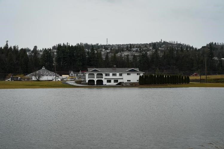 Les alertes d'évacuation se multiplient dans le sud-ouest de la Colombie-Britannique