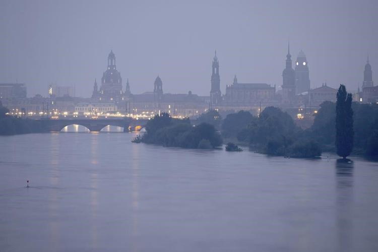 Budapest and Poland's Wroclaw reinforce their river banks ahead of more flooding in central Europe