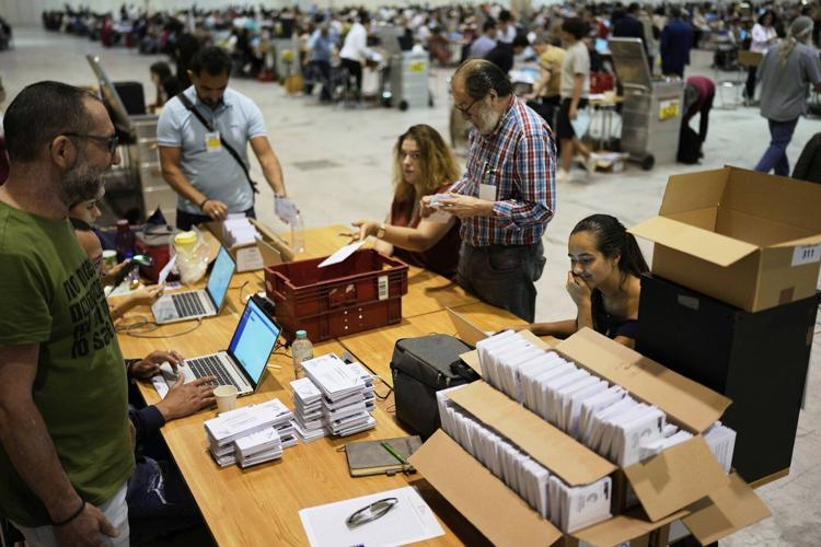 Portugal's Chega party becomes the main opposition and joins Europe's far-right surge