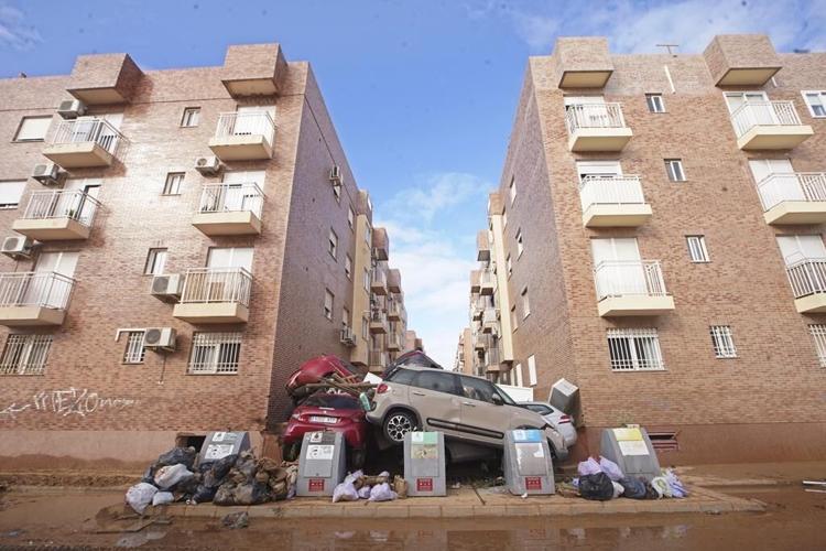 Spain's government to send 10,000 soldiers and police to Valencia after deadly floods
