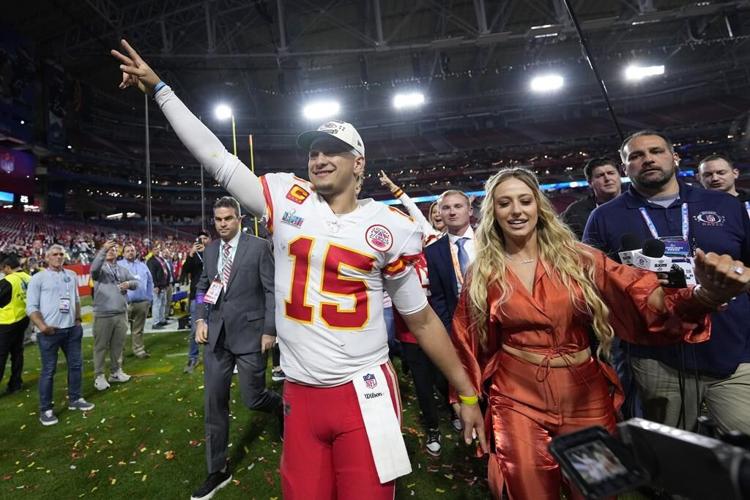 Super Bowl magic: Mahomes, Chiefs beat Eagles 38-35