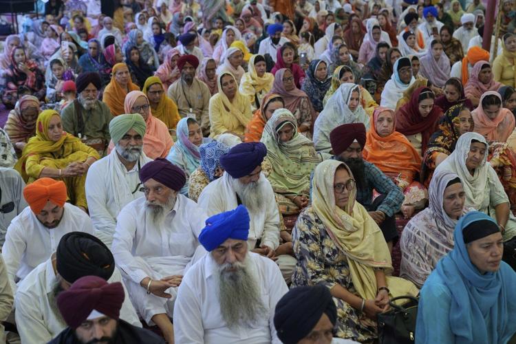 Thousands of Sikh pilgrims visit Pakistan to celebrate Vaisakhi festival