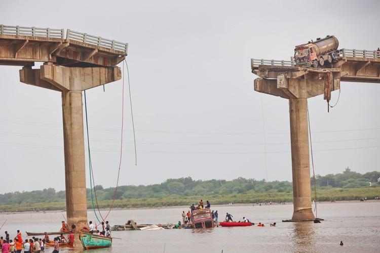 Bridge collapse kills 9 in India's Gujarat state