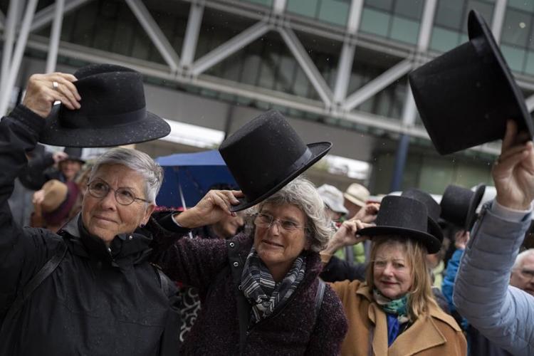 Dutch activists sue government over assisted suicide
