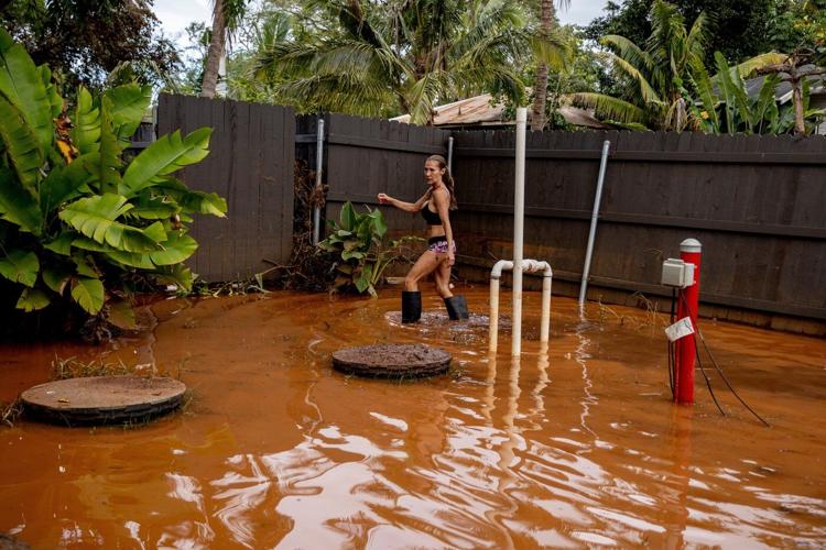 Historic Hawaii floods leave 2,000 people without power