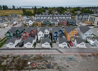 Mortgage renewals will strain ɫtvs, but most will manage: TD report