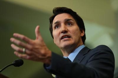 Opposition keeps pressure on the Liberals to call a public inquiry into interference