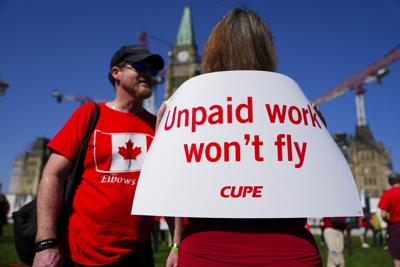 Union claims airlines are 'flying the plane' in Ottawa's unpaid work probe