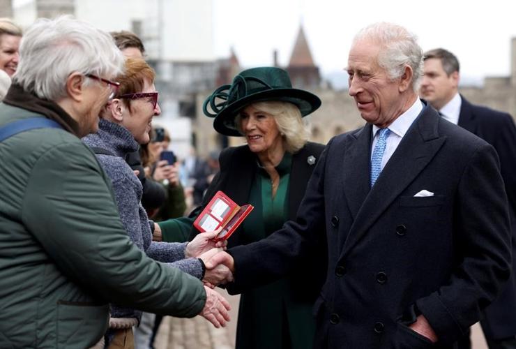King Charles shakes hands, chats with crowd at most significant public outing since cancer diagnosis