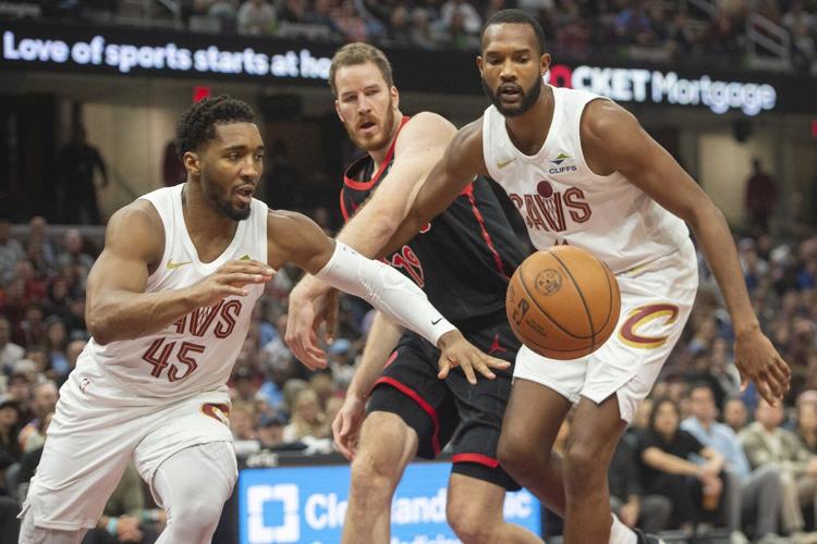 Mitchell's 26 points help Cavs improve to 17-1, stay perfect at home with 122-108 win over Raptors
