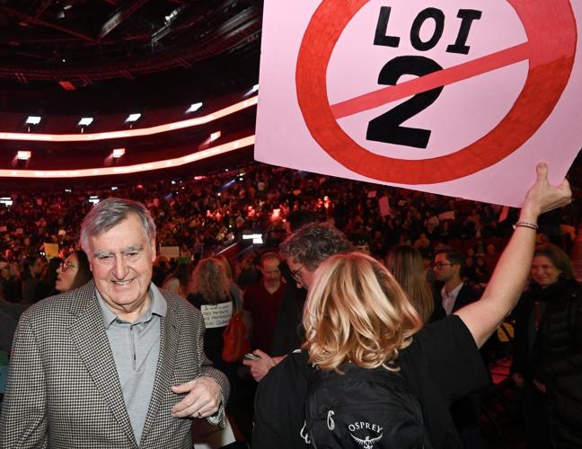 Doctors gather to protest physician payment bill at Bell Centre