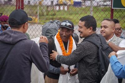 Veteran Sherpa guides to compete next season for Everest ascent record