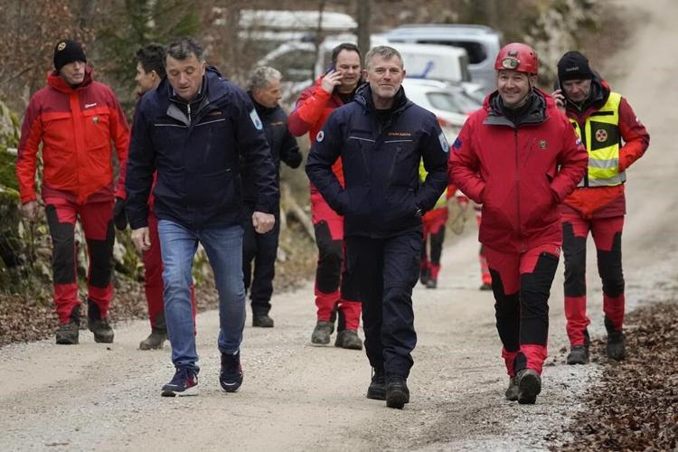 5 people trapped in a cave for 2 days by high water rescued in Slovenia